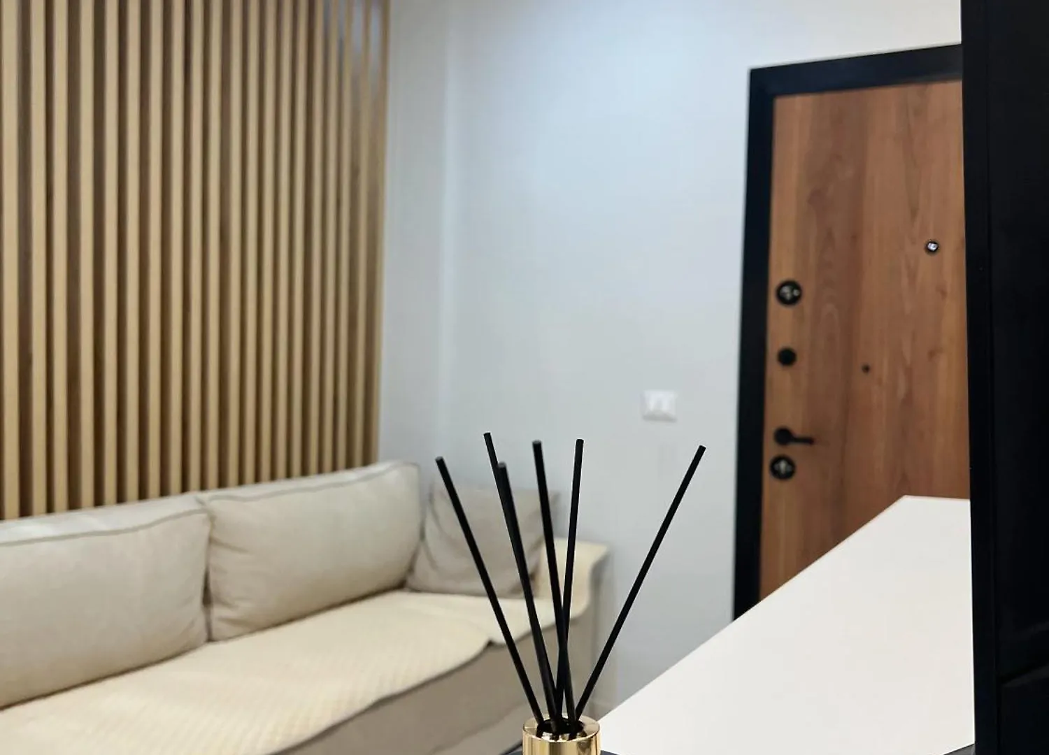 White And Cozy Apartment Vlorë